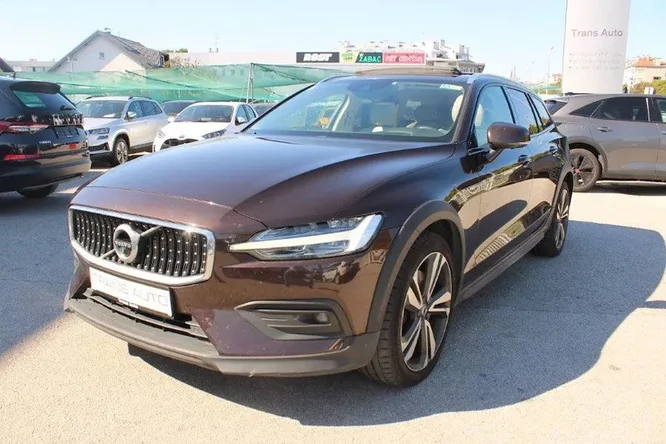 VOLVO V60 CROSS COUNTRY D4 2.OL 190hp VED4 Mom AT8 AWD