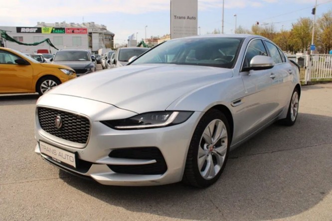 JAGUAR XE