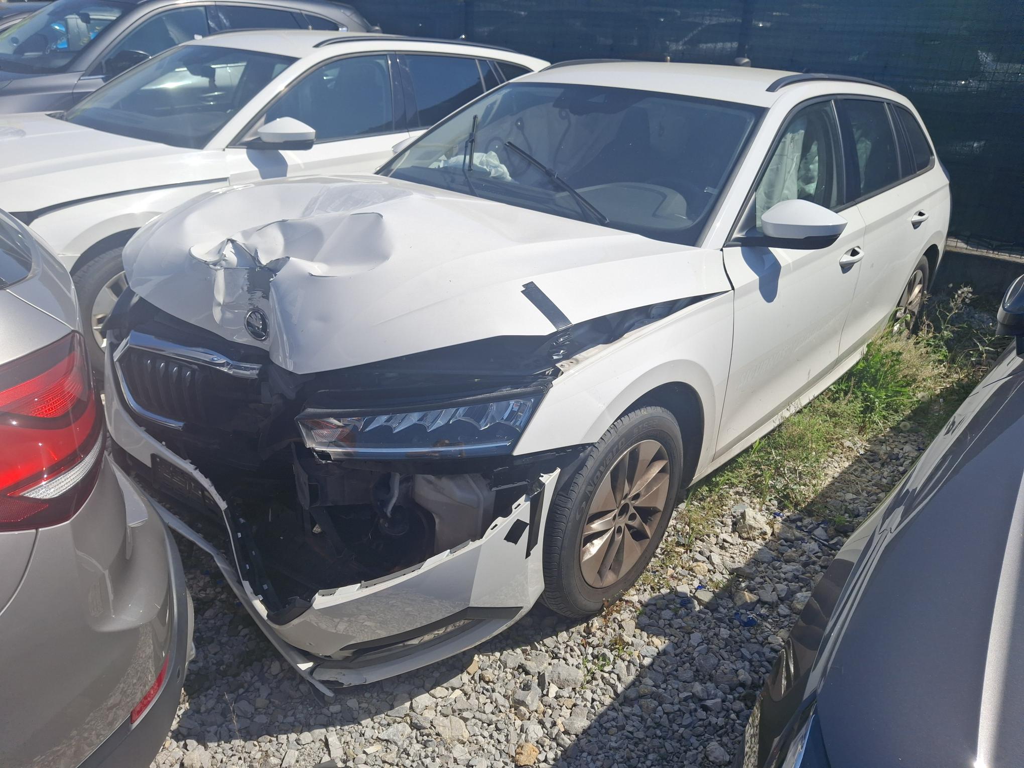 ŠKODA OCTAVIA COMBI AMBITION 2.0 TDI DSG - TOTALNA ŠTETA