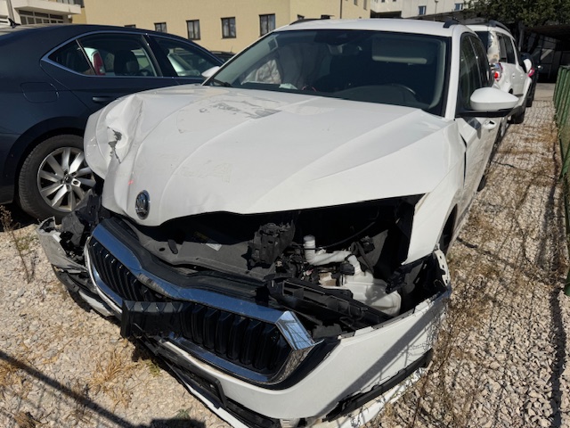 ŠKODA OCTAVIA COMBI AMBITION 2.0 TDI DSG - TOTALNA ŠTETA